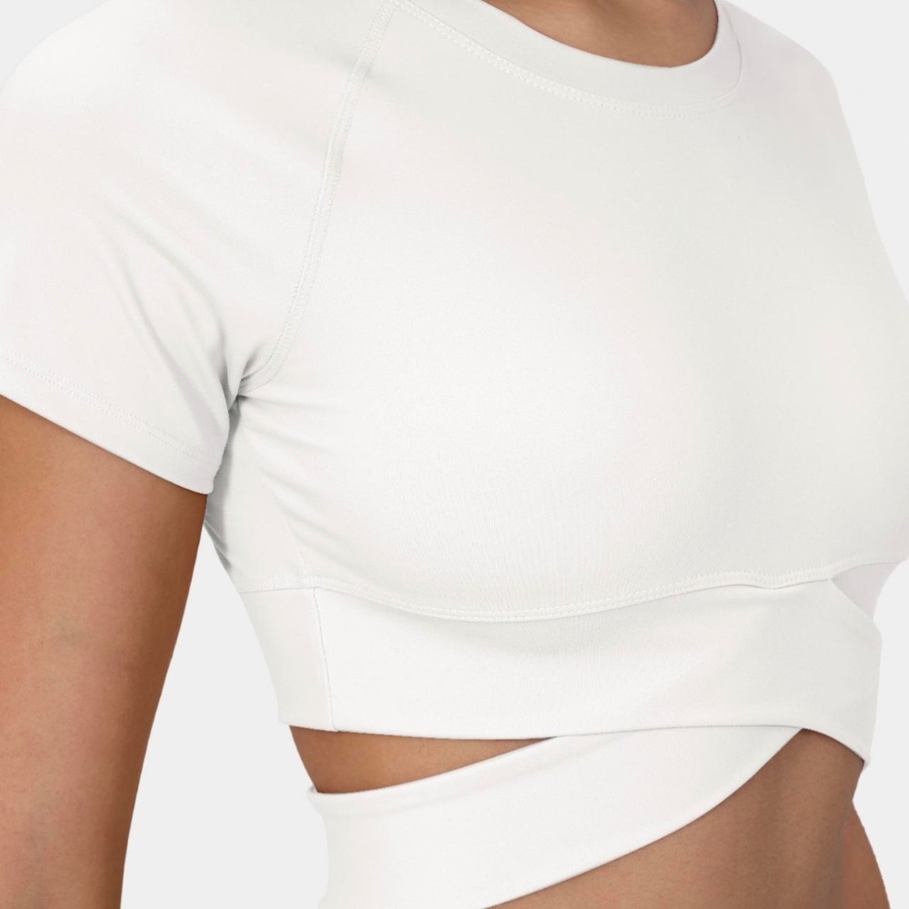 NWT Halara Softlyzero™ Plush Crossover Hem Cut Out Cropped Sports Top Color Whit